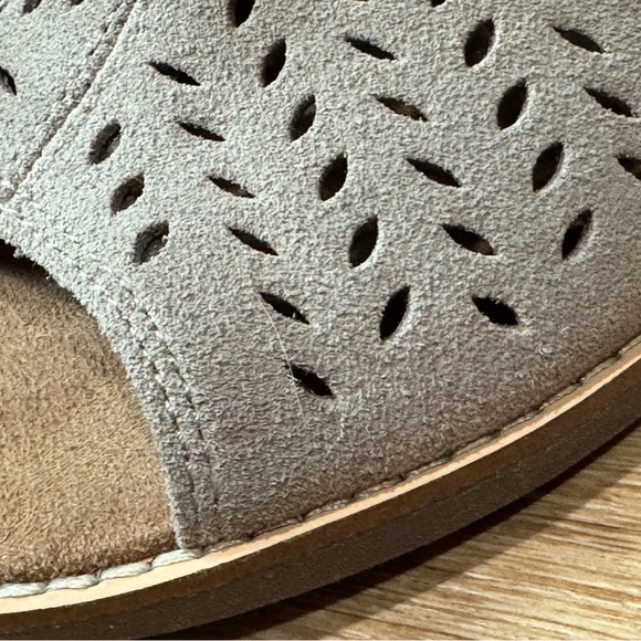 NEW TOMS Majorca Ankle Boot Taupe Suede Size 8 - Picture 4 of 11